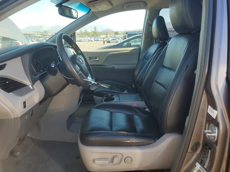 68805616 :رقم المزاد ، 5TDKK3DC2FS592824 vin ، 2015 Toyota Sienna مزاد بيع
