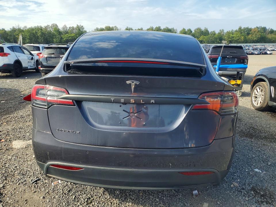 69343946 :رقم المزاد ، 5YJXCAE22JF138308 vin ، 2018 Tesla Model X مزاد بيع