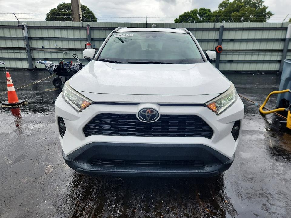 70419176 :رقم المزاد ، 2T3C1RFV2LC042818 vin ، 2020 Toyota Rav4 مزاد بيع