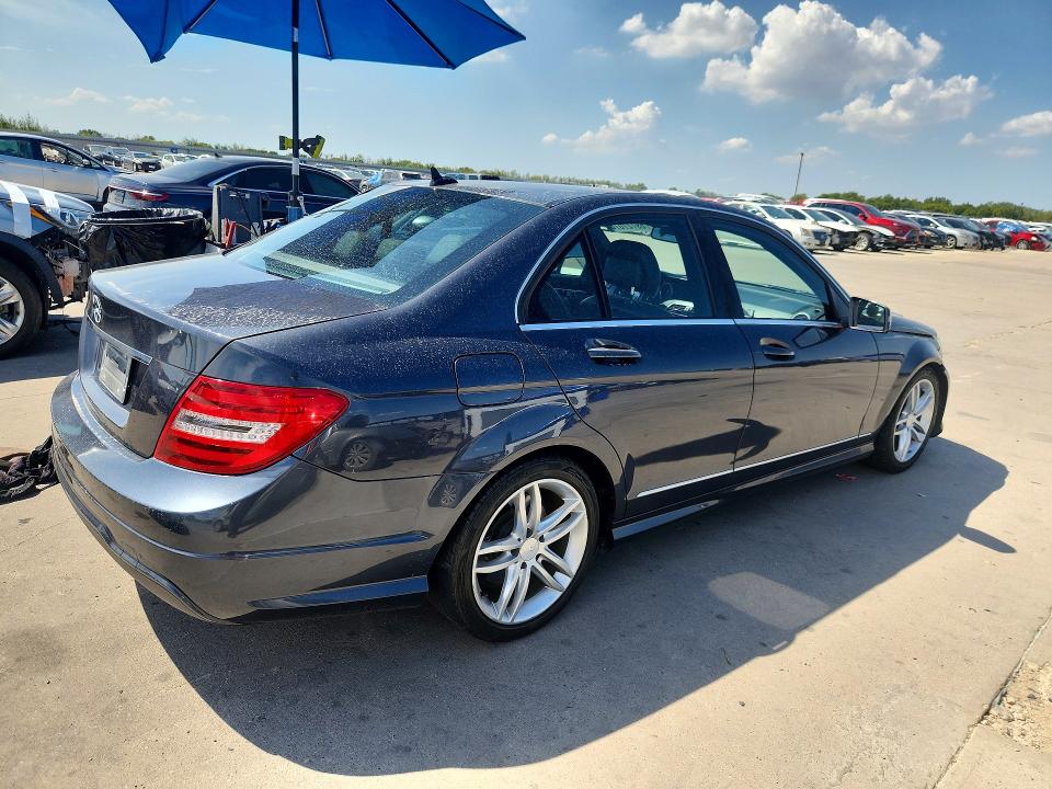 Продаж на аукціоні авто 2013 Mercedes-benz C, vin: WDDGF4HB2DR265973, номер лоту: 69727076