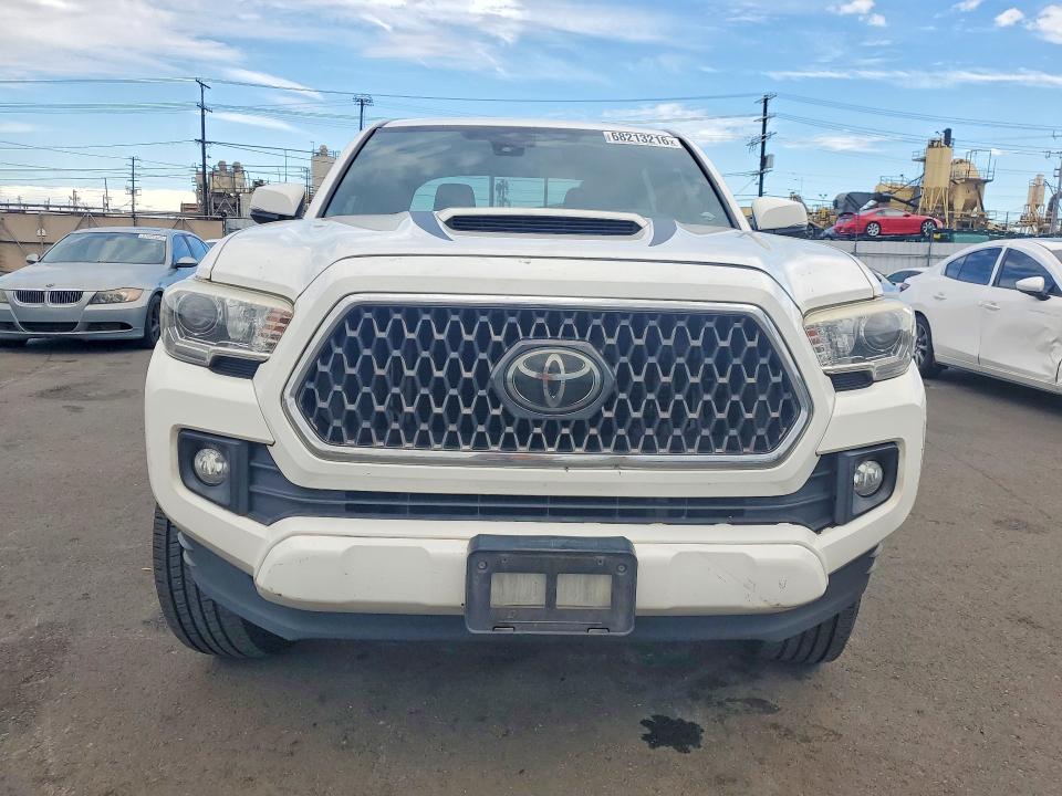 68213216 :رقم المزاد ، 3TMDZ5BN2JM041869 vin ، 2018 Toyota Tacoma مزاد بيع