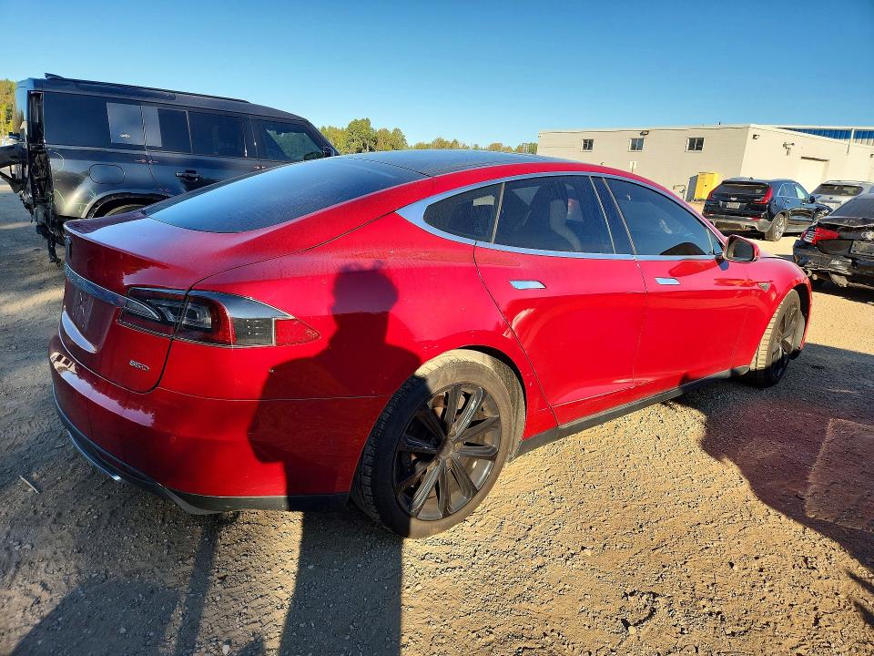 Продажа на аукционе авто 2015 Tesla Model S, vin: 5YJSA1H23FF080454, номер лота: 68165066
