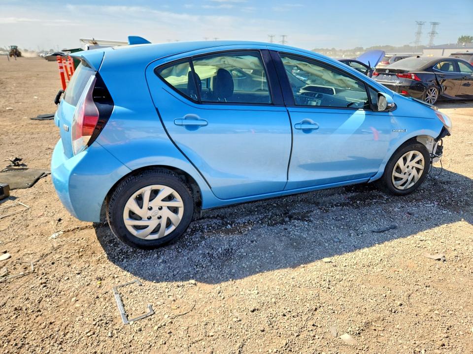 68329726 :رقم المزاد ، JTDKDTB36F1098038 vin ، 2015 Toyota Prius C مزاد بيع