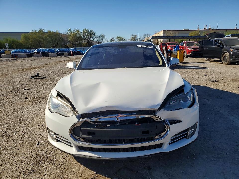 68099296 :رقم المزاد ، 5YJSA1CN3DFP04123 vin ، 2013 Tesla Model S مزاد بيع