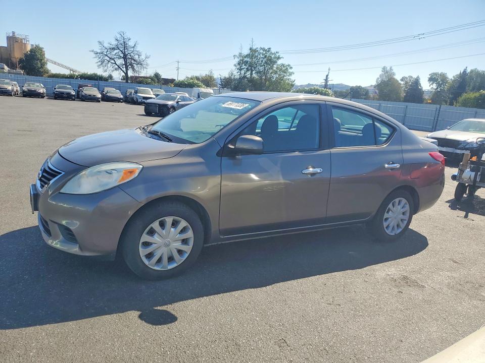 2013 Nissan Versa მანქანა იყიდება აუქციონზე, vin: 3N1CN7APXDL829155, აუქციონის ნომერი: 69771336