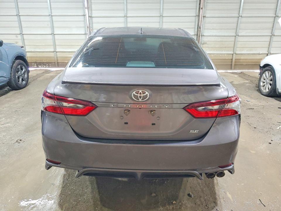 69679086 :رقم المزاد ، 4T1G11AK0MU592205 vin ، 2021 Toyota Camry مزاد بيع
