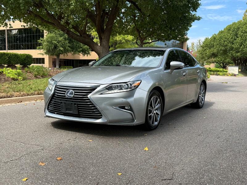 69247456 :رقم المزاد ، JTHBW1GG1J2177385         vin ، 2018 Lexus Es مزاد بيع