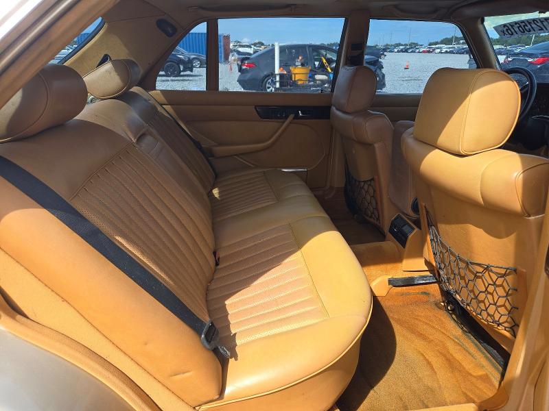 71215616 :رقم المزاد ، WDBCA39D3HA338420 vin ، 1987 Mercedes-benz 560 مزاد بيع