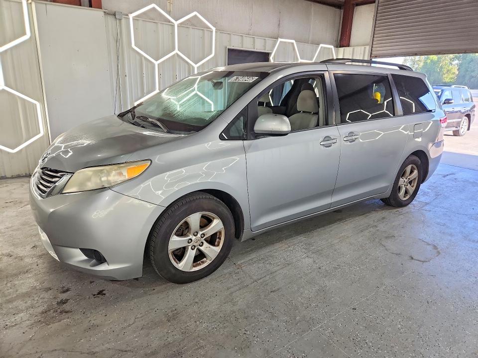 2014 Toyota Sienna მანქანა იყიდება აუქციონზე, vin: 5TDKK3DC9ES464689, აუქციონის ნომერი: 67840646