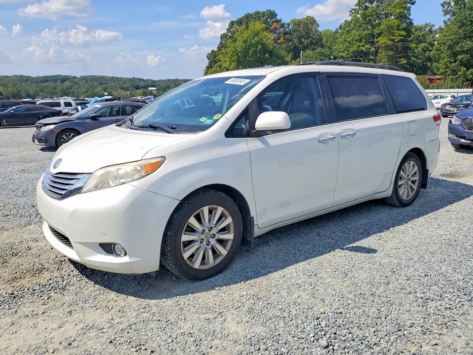 69003646 :رقم المزاد ، 5TDYK3DC9BS082619 vin ، 2011 Toyota Sienna مزاد بيع
