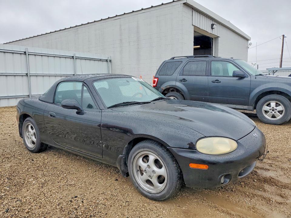 70891606 :رقم المزاد ، JM1NB3535Y0139654 vin ، 2000 Mazda Mx-5 Miata مزاد بيع