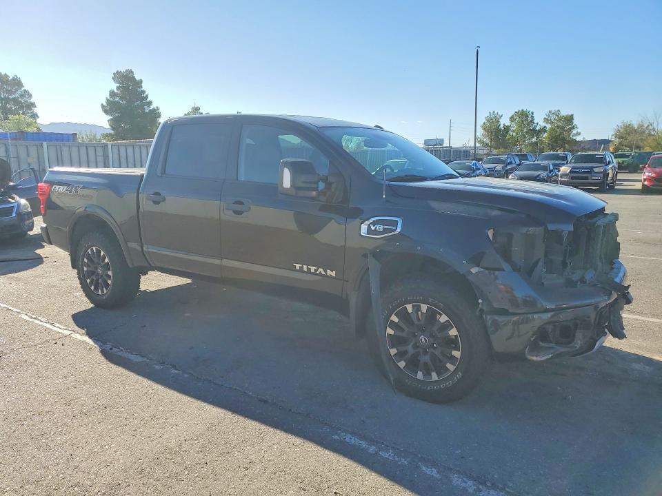 69878526 :رقم المزاد ، 1N6AA1E50HN551102 vin ، 2017 Nissan Titan مزاد بيع