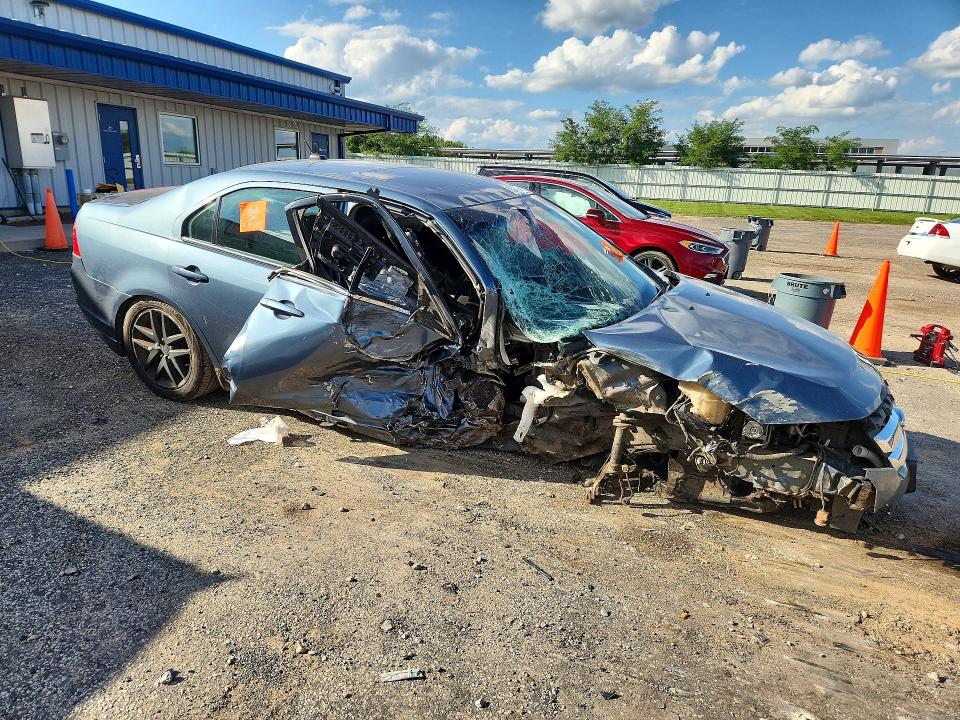 68507726 :رقم المزاد ، 3FAHP0JA9BR221515 vin ، 2011 Ford Fusion مزاد بيع