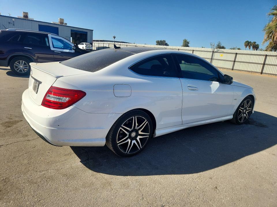 Продаж на аукціоні авто 2013 Mercedes-benz C, vin: WDDGJ4HB0DG085076, номер лоту: 70679546