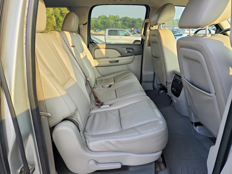 69041246 :رقم المزاد ، 1GNSCJE04BR346332 vin ، 2011 Chevrolet Suburban مزاد بيع