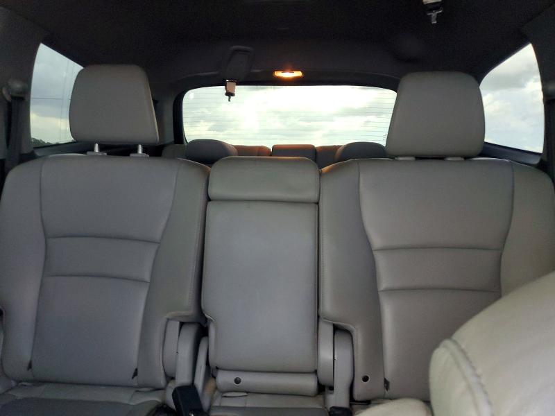 68852646 :رقم المزاد ، 5FNYF5H58JB000670 vin ، 2018 Honda Pilot مزاد بيع