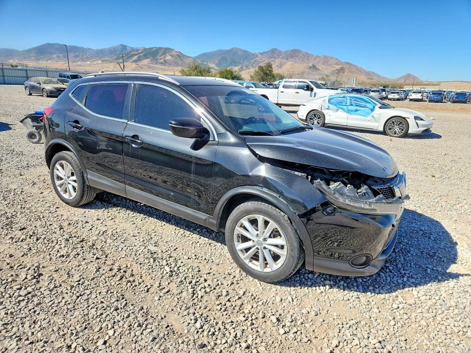 67651356 :رقم المزاد ، JN1BJ1CRXJW283563 vin ، 2018 Nissan Rogue Sport مزاد بيع