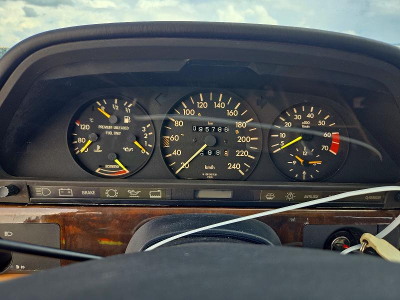 71215616 :رقم المزاد ، WDBCA39D3HA338420 vin ، 1987 Mercedes-benz 560 مزاد بيع