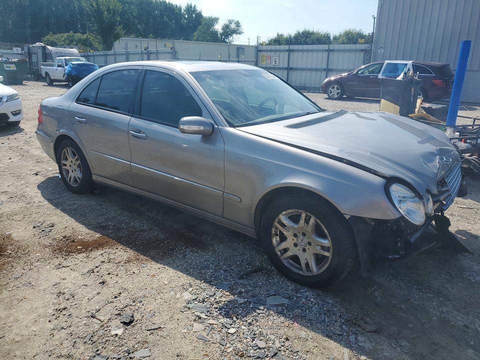 66760566 :رقم المزاد ، WDBUF65J14A453594 vin ، 2004 Mercedes-benz E مزاد بيع