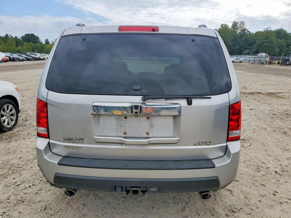 69703936 :رقم المزاد ، 5FNYF4H69BB026215 vin ، 2011 Honda Pilot مزاد بيع