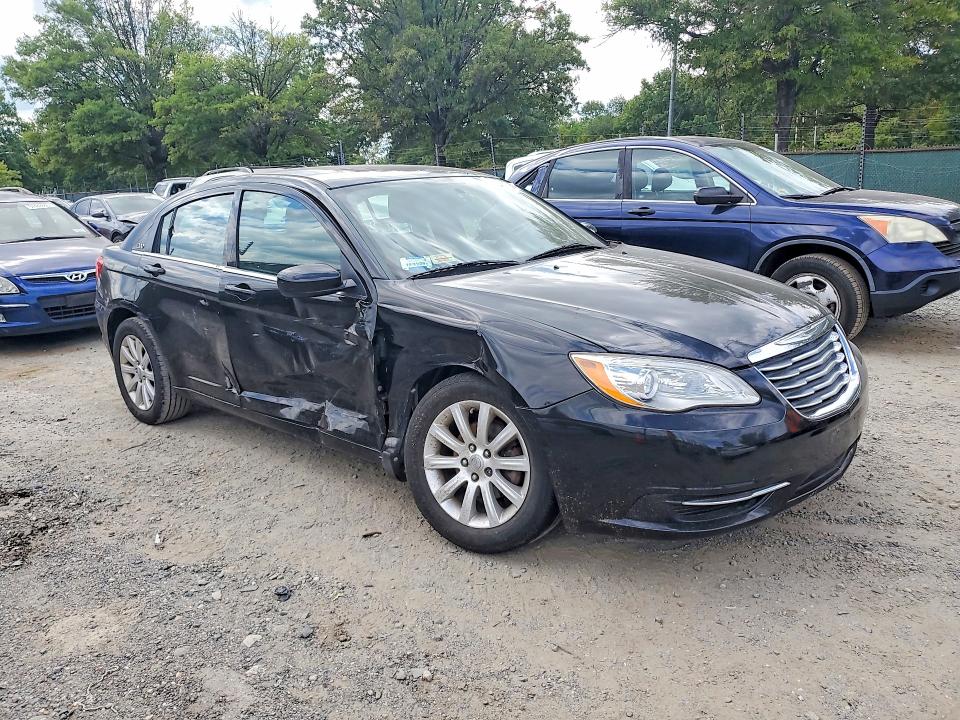 68189256 :رقم المزاد ، 1C3CCBBB0DN727571 vin ، 2013 Chrysler 200 مزاد بيع