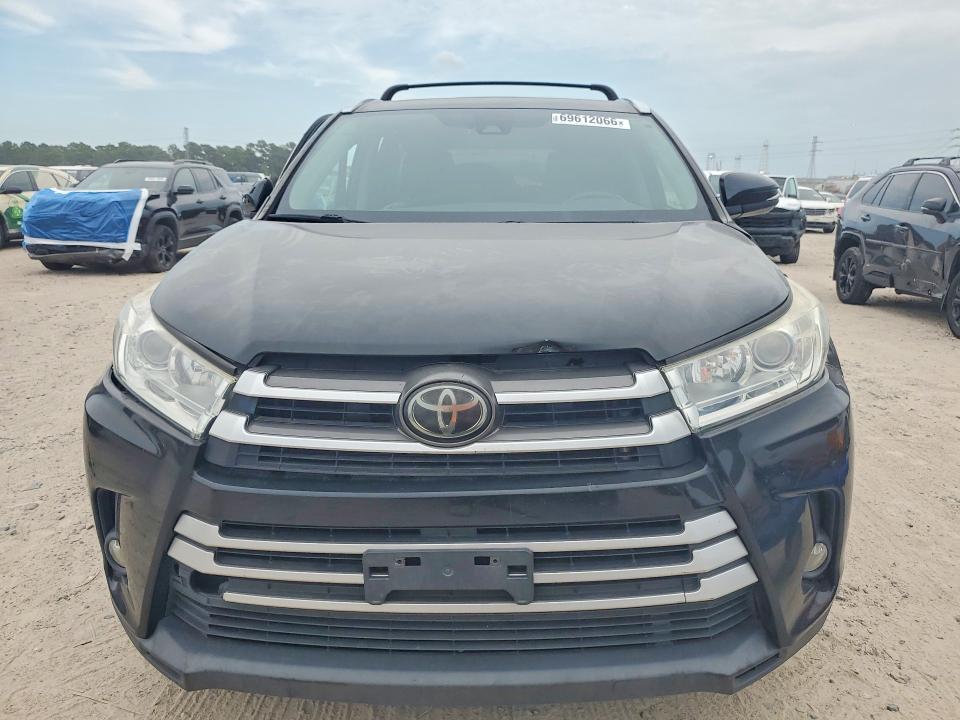 69612066 :رقم المزاد ، 5TDJZRFH3JS555325 vin ، 2018 Toyota Highlander مزاد بيع