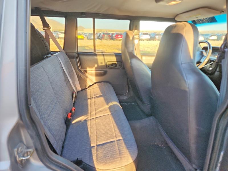 2001 Jeep Cherokee მანქანა იყიდება აუქციონზე, vin: 1J4FF48S21L564412, აუქციონის ნომერი: 67047836