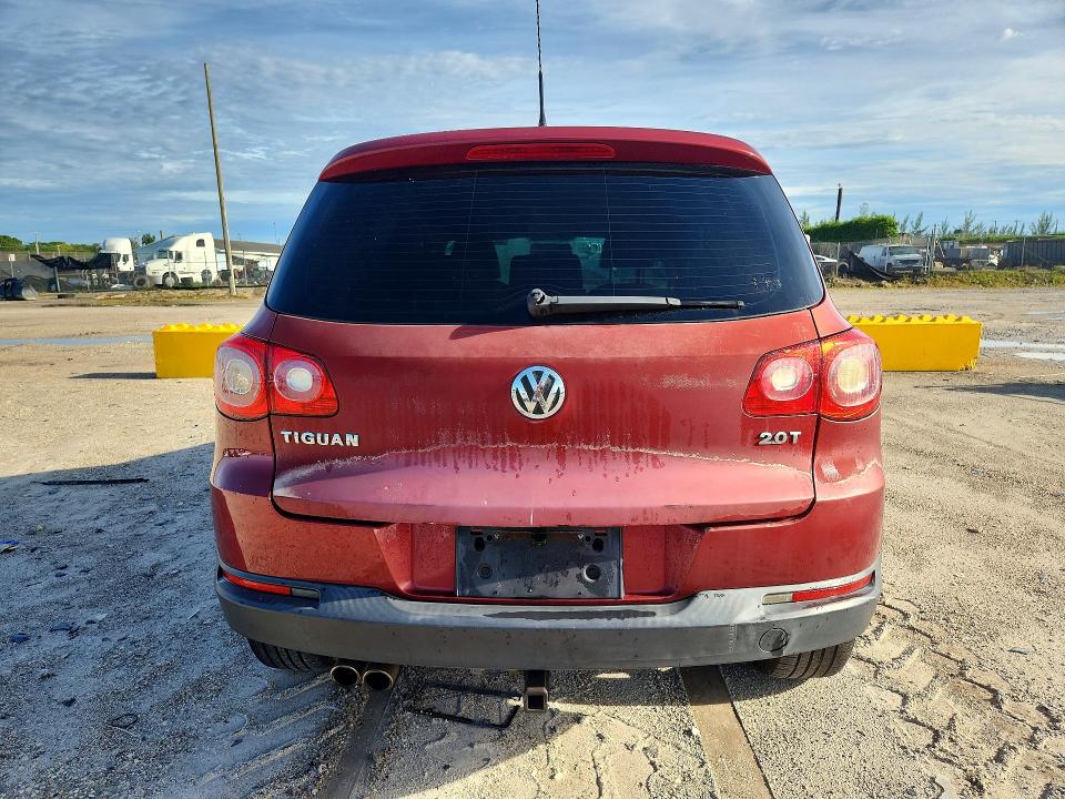 67877756 :رقم المزاد ، WVGAV7AX4AW508802 vin ، 2010 Volkswagen Tiguan مزاد بيع