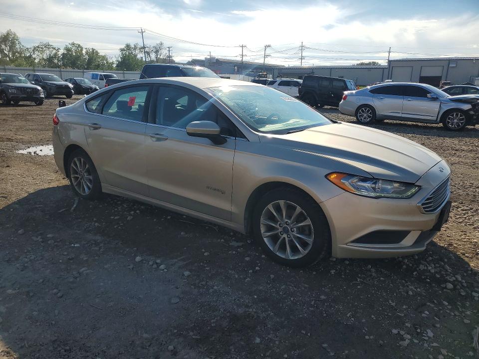 70124266 :رقم المزاد ، 3FA6P0LU2HR385177 vin ، 2017 Ford Fusion مزاد بيع