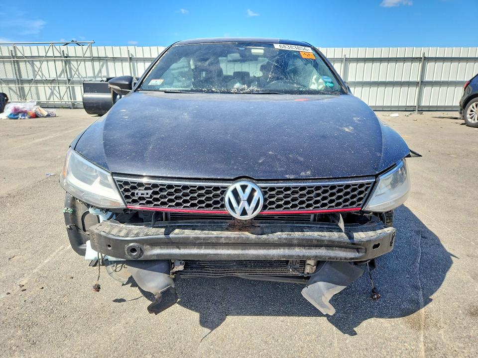 68383856 :رقم المزاد ، 3VW5S7AJ5FM415298 vin ، 2015 Volkswagen Jetta مزاد بيع