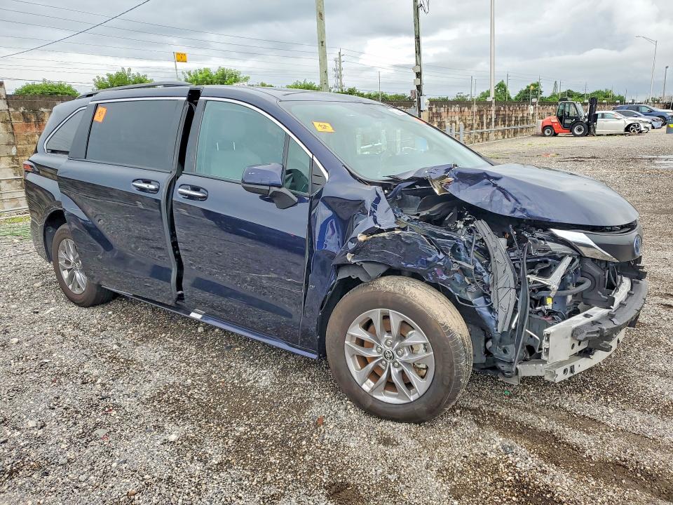 Продажа на аукционе авто 2025 Toyota Sienna, vin: 5TDYRKEC6SS229967, номер лота: 70101816