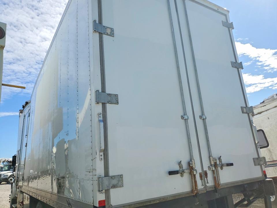 68074636 :رقم المزاد ، 1FVACWD39SHVL2360 vin ، 2025 Freightliner M2 مزاد بيع