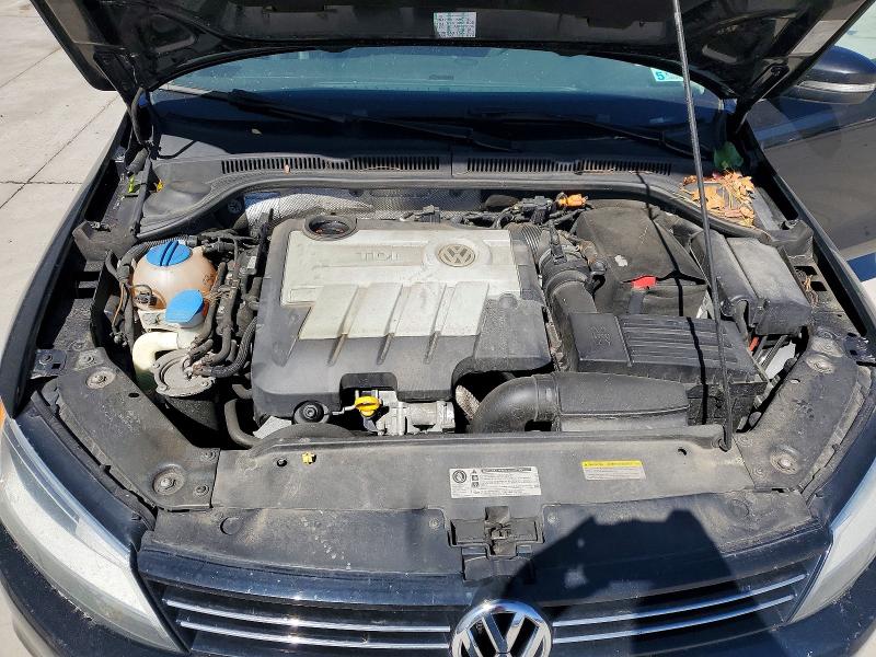 68825066 :رقم المزاد ، 3VWLL7AJ2EM227941 vin ، 2014 Volkswagen Jetta مزاد بيع
