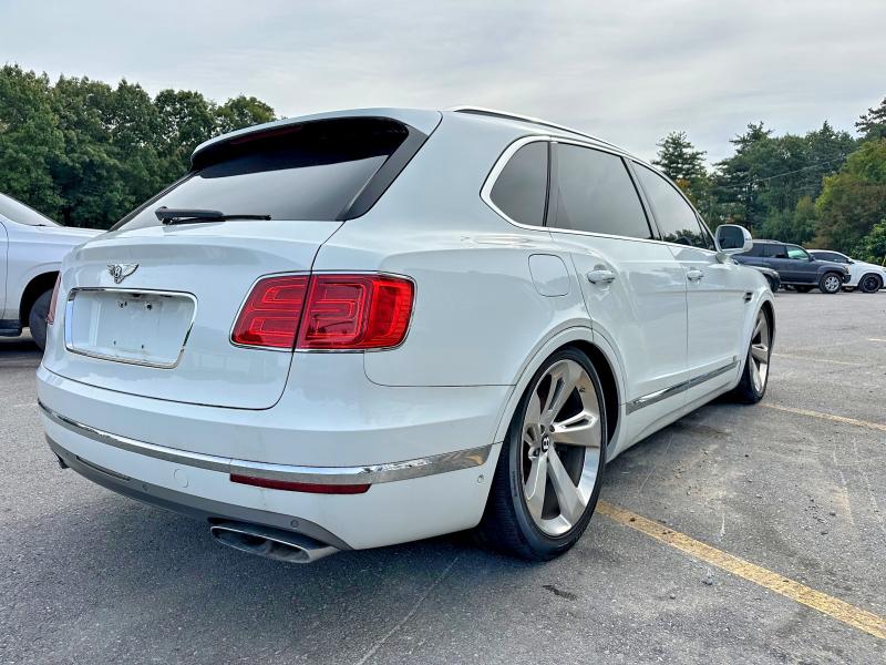 2017 Bentley Bentayga მანქანა იყიდება აუქციონზე, vin: SJAAC2ZV0HC015180, აუქციონის ნომერი: 64972116