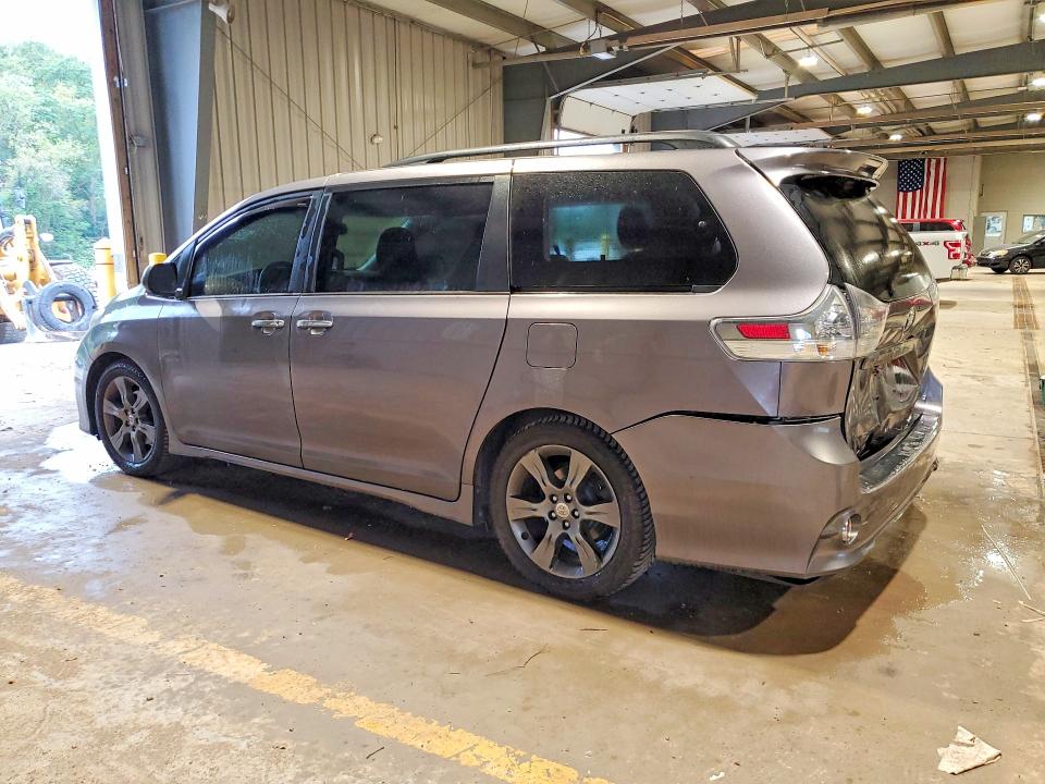 67343046 :رقم المزاد ، 5TDXK3DC5FS596565 vin ، 2015 Toyota Sienna مزاد بيع