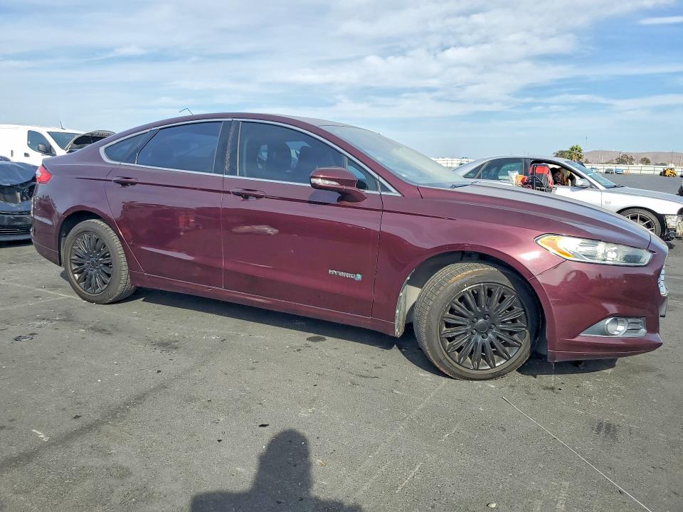 70265266 :رقم المزاد ، 3FA6P0LUXDR257408 vin ، 2013 Ford Fusion مزاد بيع