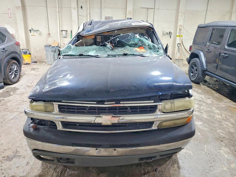 68857406 :رقم المزاد ، 1GNFK16Z34J229215 vin ، 2004 Chevrolet Suburban مزاد بيع