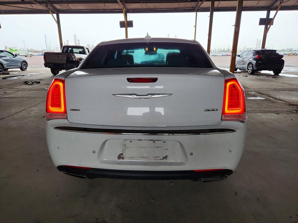 Продажа на аукционе авто 2015 Chrysler 300, vin: 2C3CCARGXFH808827, номер лота: 70543866