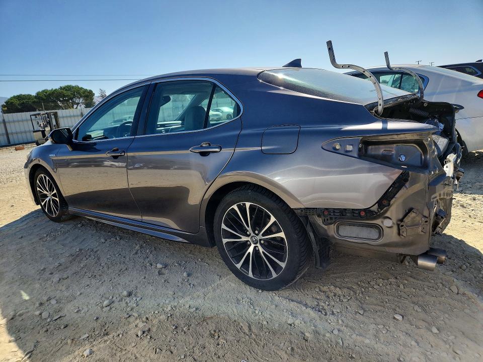 69424986 :رقم المزاد ، 4T1B21HK2JU505543 vin ، 2018 Toyota Camry Hybrid مزاد بيع