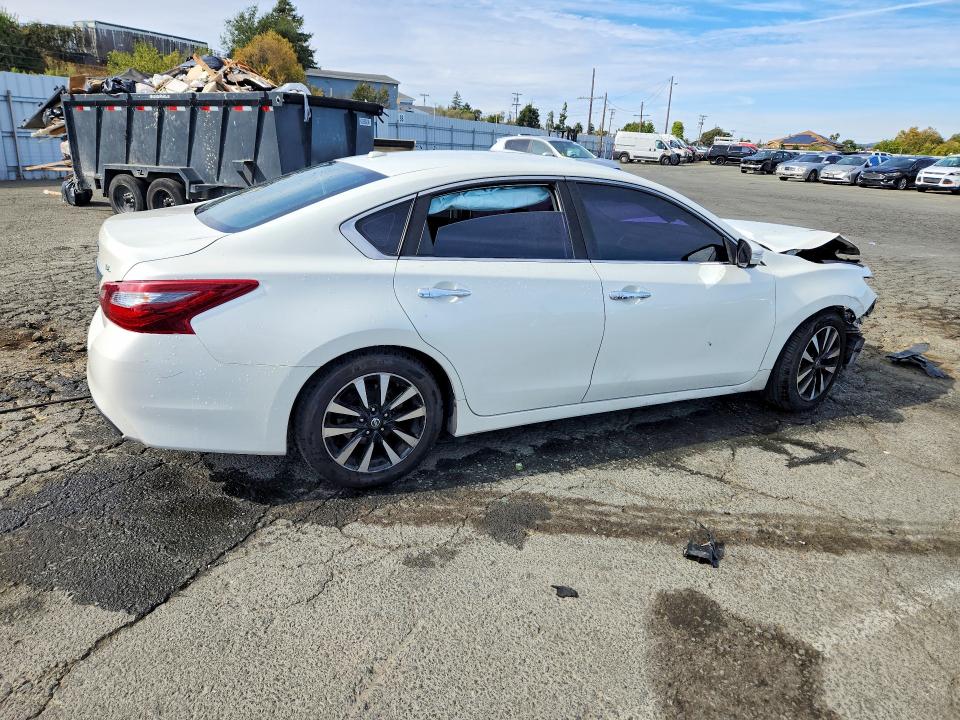 68192416 :رقم المزاد ، 1N4AL3AP5JC233502 vin ، 2018 Nissan Altima مزاد بيع