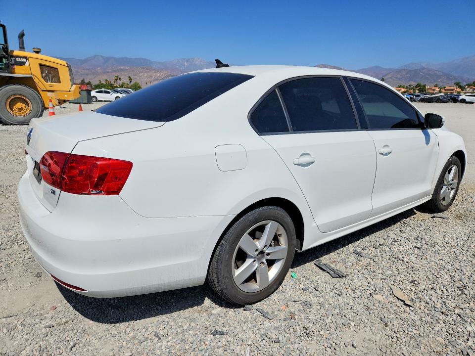 68709716 :رقم المزاد ، 3VWD17AJ4EM407626 vin ، 2014 Volkswagen Jetta مزاد بيع