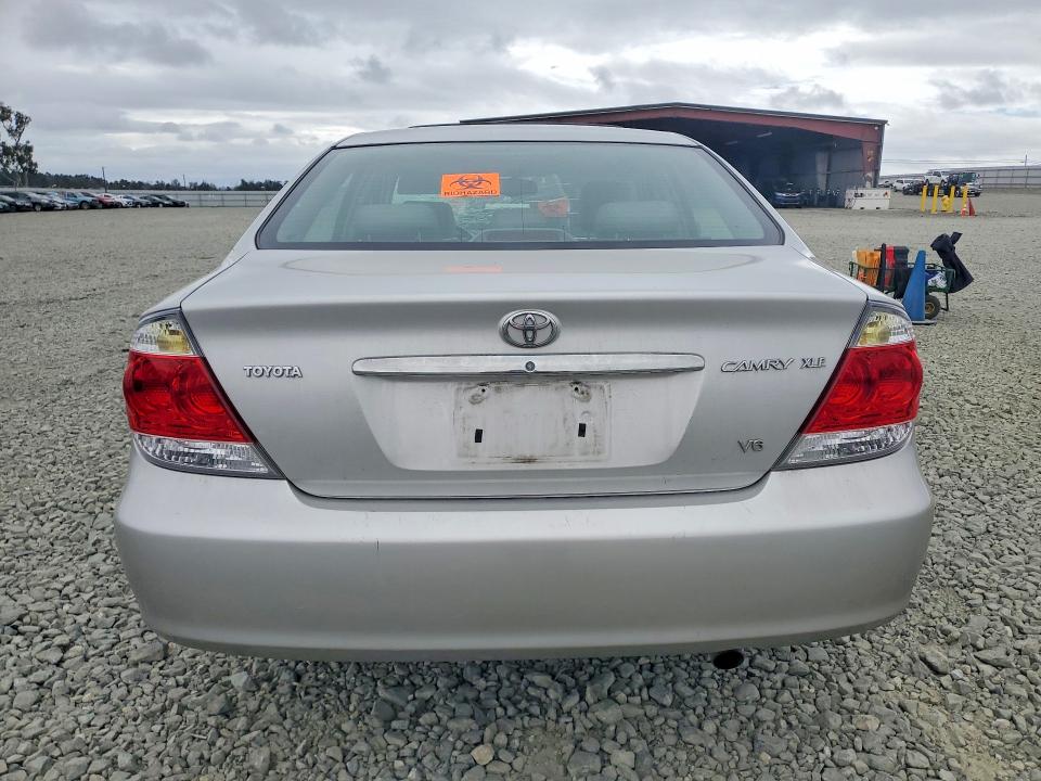 2005 Toyota Camry მანქანა იყიდება აუქციონზე, vin: 4T1BF30K75U600553, აუქციონის ნომერი: 67705666
