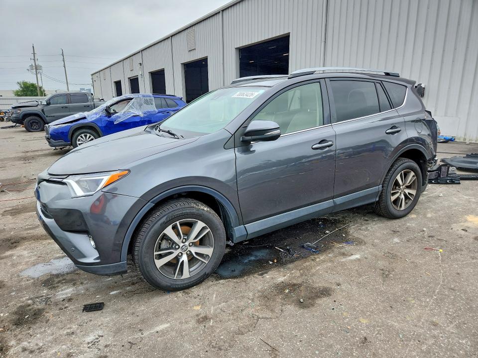 Продаж на аукціоні авто 2017 Toyota Rav4, vin: JTMRFREV4HJ712032, номер лоту: 70063426