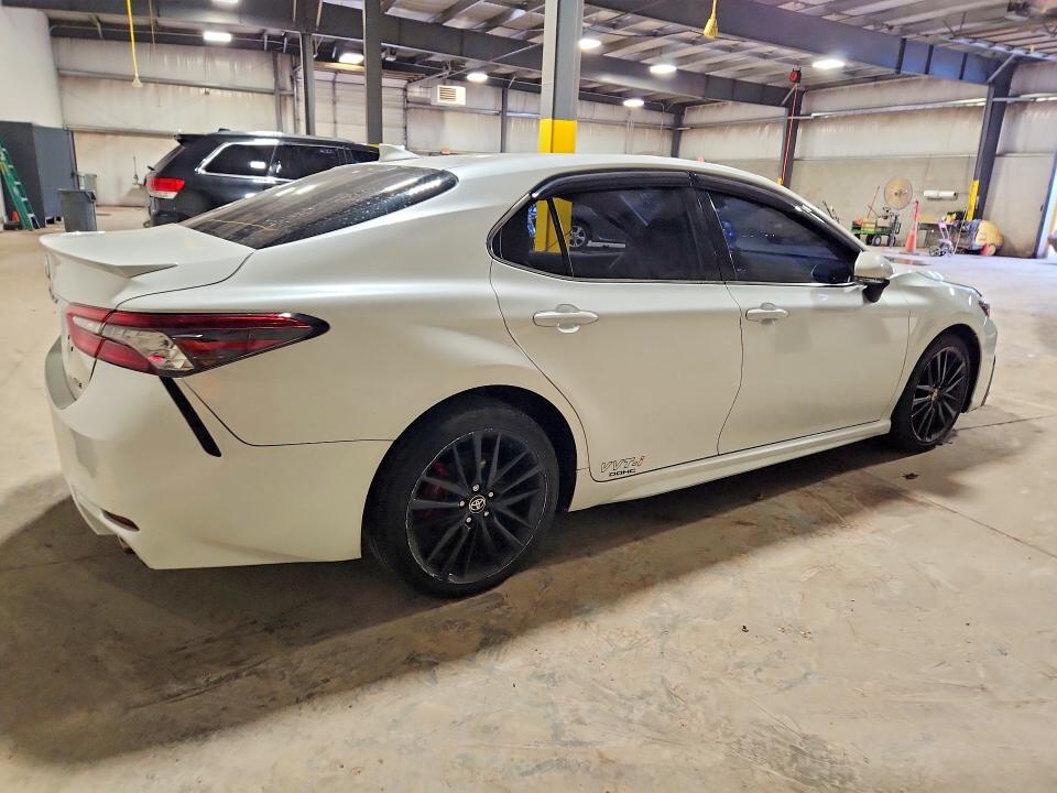 68187386 :رقم المزاد ، 4T1K61AK6NU029477 vin ، 2022 Toyota Camry مزاد بيع
