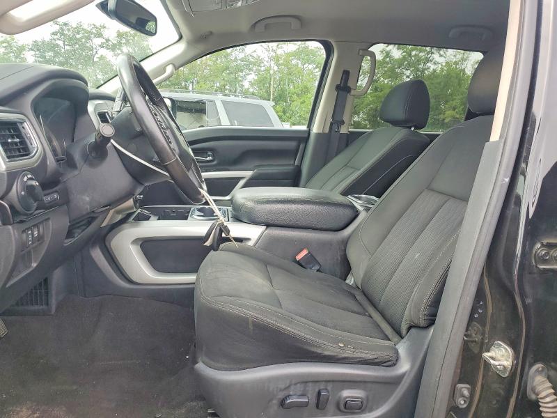 67563466 :رقم المزاد ، 1N6AA1E5XJN546768 vin ، 2018 Nissan Titan مزاد بيع