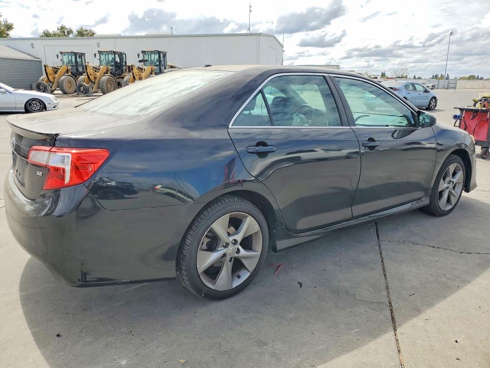 67669796 :رقم المزاد ، 4T1BF1FK5CU164813 vin ، 2012 Toyota Camry مزاد بيع