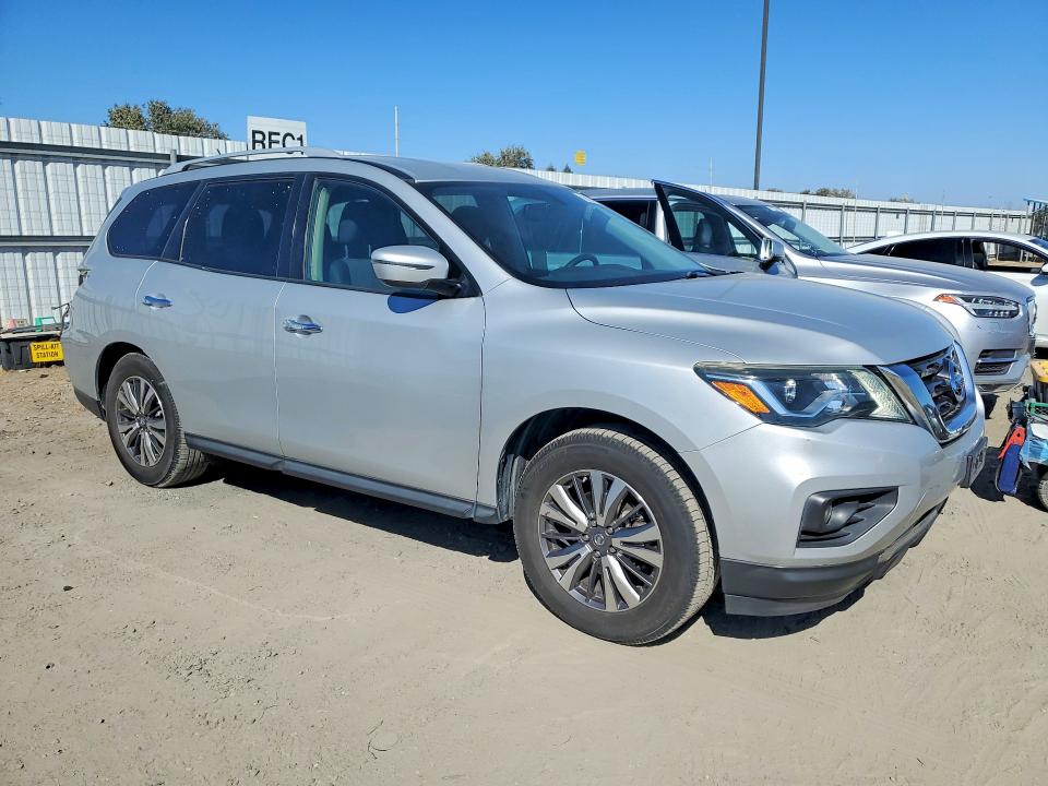 69031036 :رقم المزاد ، 5N1DR2MN0JC608198 vin ، 2018 Nissan Pathfinder مزاد بيع