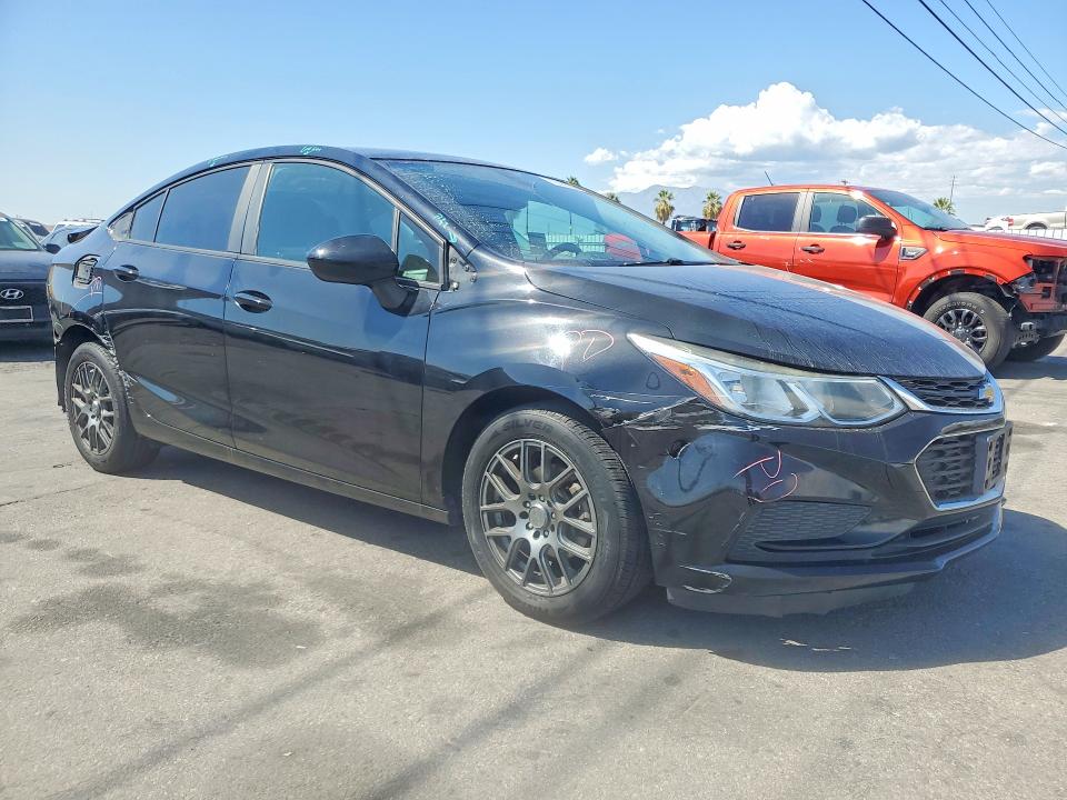 70310906 :رقم المزاد ، 1G1BC5SM1J7207981 vin ، 2018 Chevrolet Cruze مزاد بيع