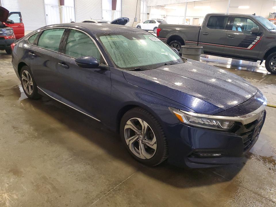 67984616 :رقم المزاد ، 1HGCV1F51JA206951 vin ، 2018 Honda Accord مزاد بيع