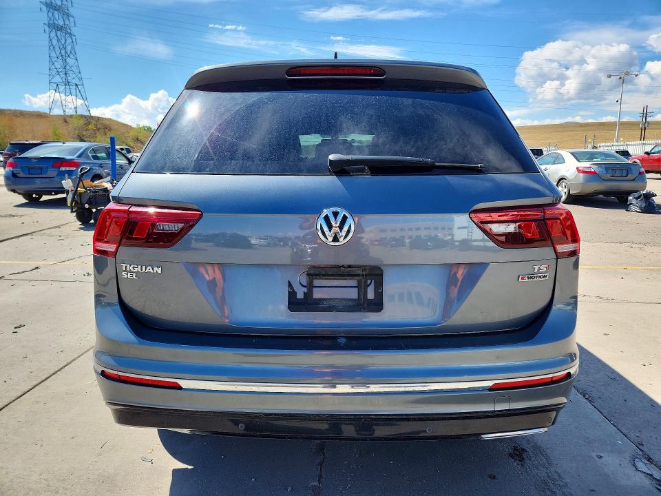 Продаж на аукціоні авто 2018 Volkswagen Tiguan, vin: 3VV2B7AX3JM197687, номер лоту: 69829696